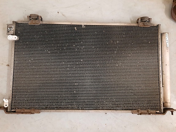 Toyota Avensis T25 -05:n ilmastoinnin lauhdutin