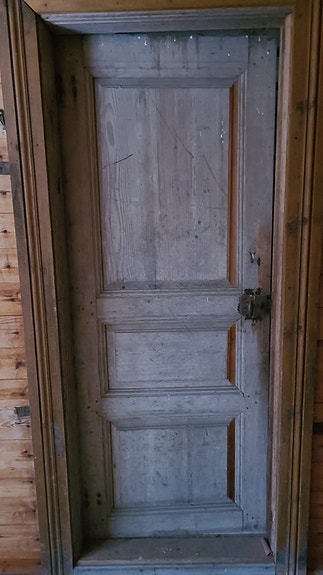 Kauniita vanhoja väliovia