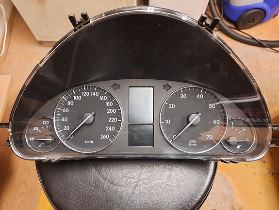 MB W203 180 kompressorin mittaristo