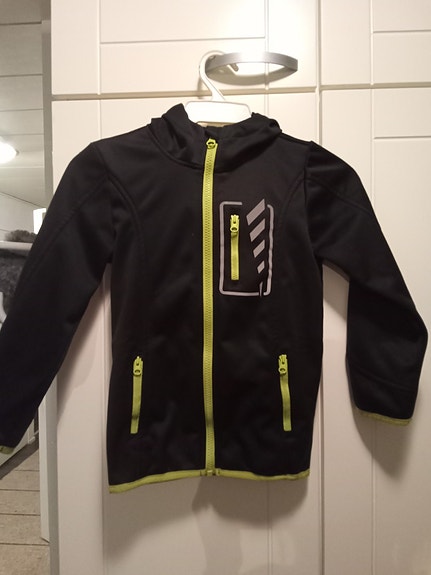 110/116 cm musta softshell takki