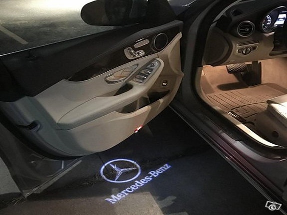 Mercedes-Benz C-sarja (W204) logolliset ovivalot — logo maahan (2kpl)