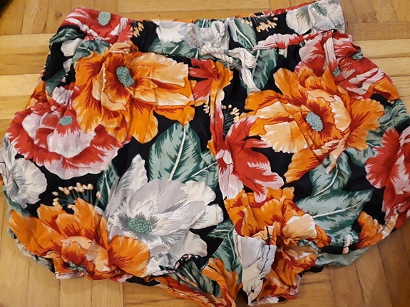 ALE Lindex kukkashortsit 128 cm