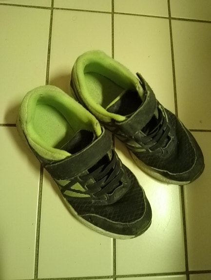Poikien kengät, koko on 32