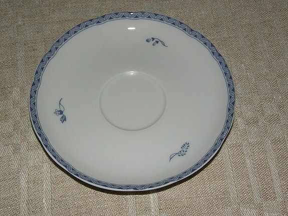Apilanlehti, Sininen kartano aluslautanen 13,5 cm