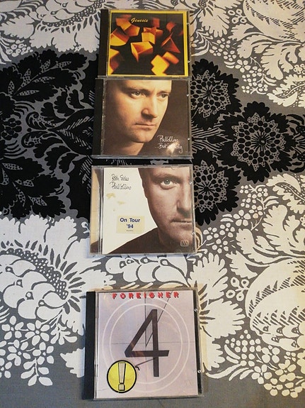 Cd-levyt: Phil Collins x 2, Foreigner x 1