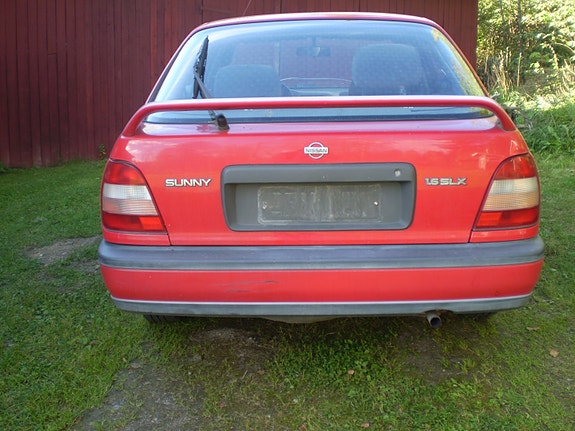 Nissan sunny n14 osaa vähän jäljellä