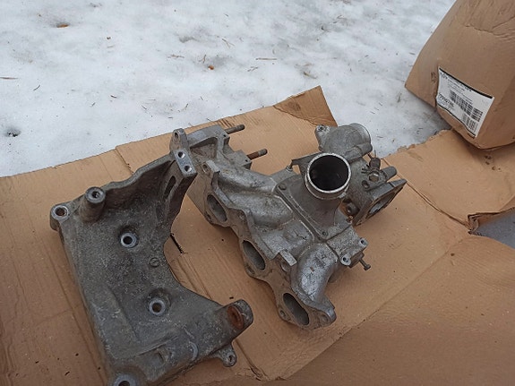 Toyota 4A-GZE remmiahtimen kannake ja imusarja