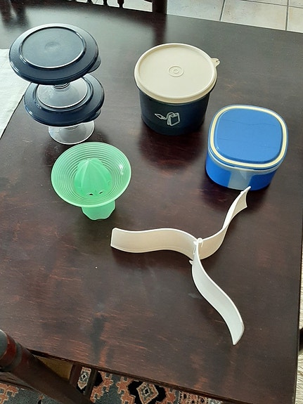 Tupperware astioita, katso hinnat tekstistä