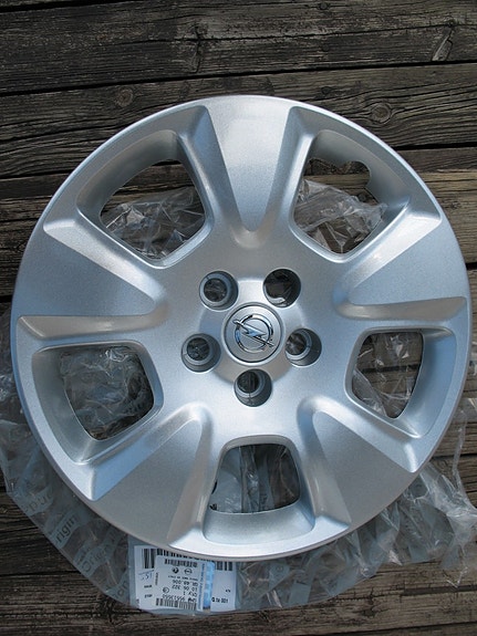 Opel, Pölykapselit 15"(opel-original) uudet 4 kpl