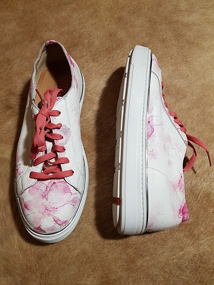 Product image 1 of 6