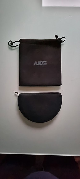 AKG kuulokekoteloita