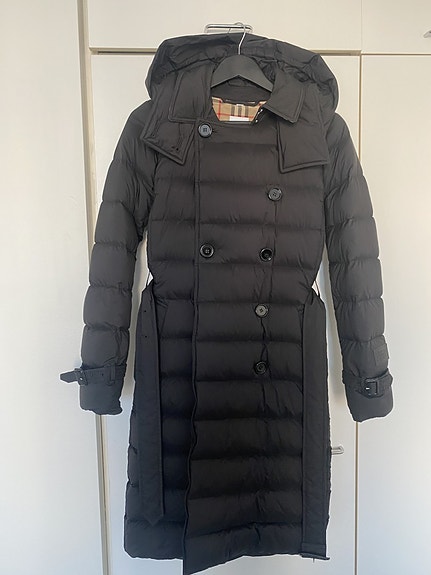 Musta Burberry untuvatakki S