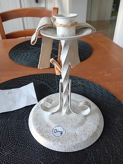 Metallinen kynttilänjalka