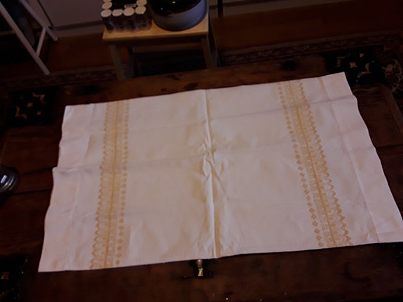 Pitkä tyynynpäällinen