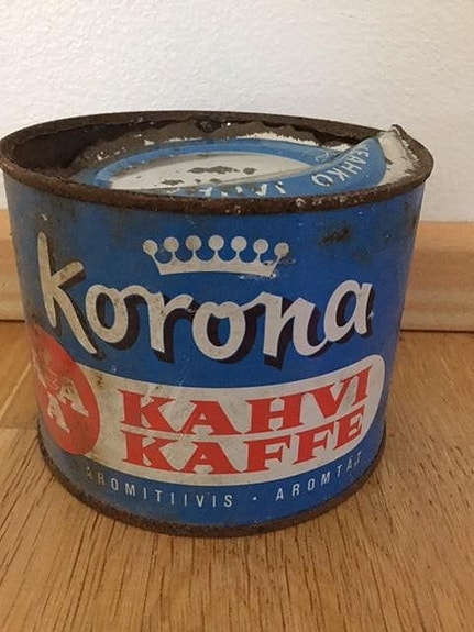 Vanha peltinen kahvipurkki