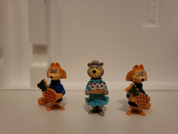 Kinder figuurit - Yogi-karhu