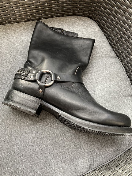 Frye bootsit koko 41  Unisex malli