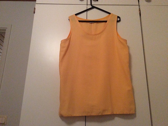 Naisten keltainen toppi, 4 €