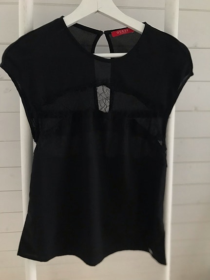 GUESS musta pitsipaita, koko XS