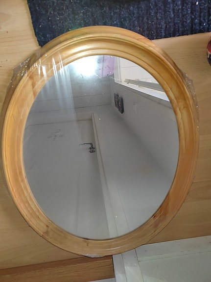 Puukehyksinen soikea peili