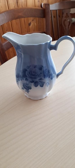 Apilanlehti Julia kannu
