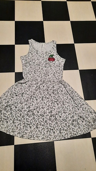 Uusi mekko 146
