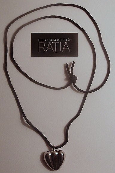 Sydän kaulakoru / Risto-Matti Ratia