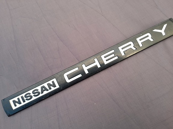 Nissan Cherry teksti