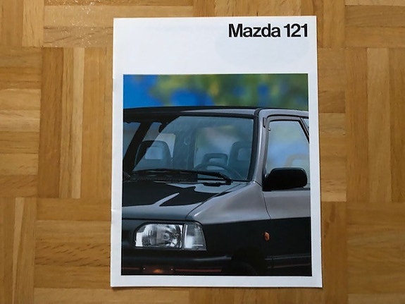 Esite Mazda 121 vuodelta 1989/1990