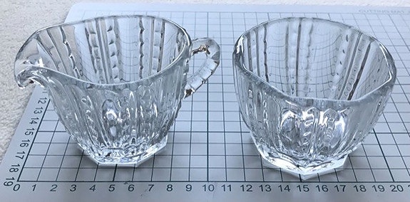 Sokerikko ja kermakko lasia yht. 5€