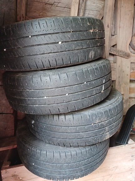 Hyväkuntoiset renkaat Hiace 195/70R 15C