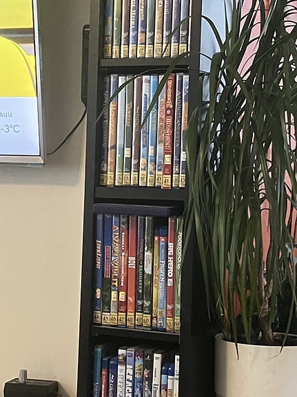 Dvd-hylly ja disney klassikot