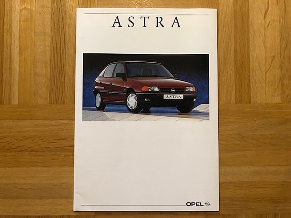 Esite Opel Astra F vuodelta 1992, myös Astra GSi