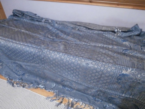 Sänkypeitto 19. Upea sininen kuviokudottu vintage-parisängyn peitto
