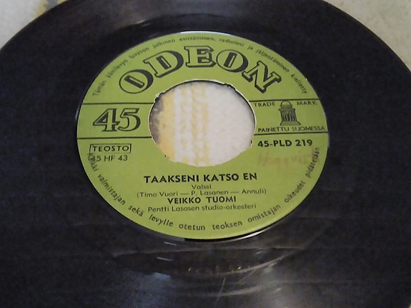 Veikko Tuomi 7" Taakseni katso en / Musta ruusu