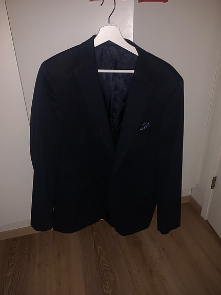 Miesten juhlapuku Turo