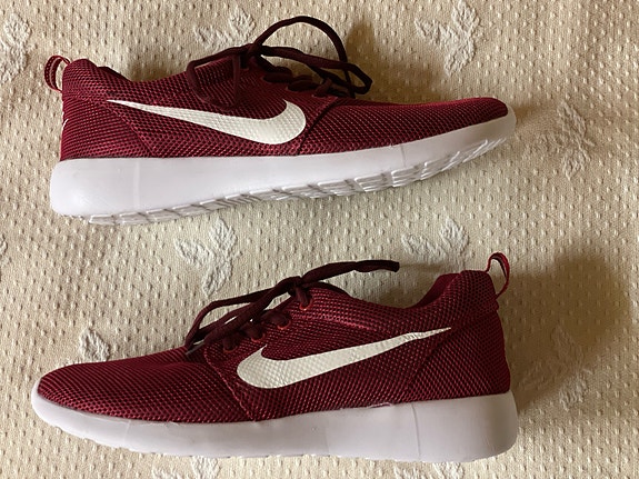 Punaiset Nike kangaslenkkarit (43)
