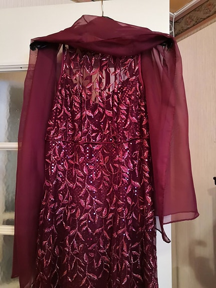 Juhlapuku koko 38 pitkä pitsinen