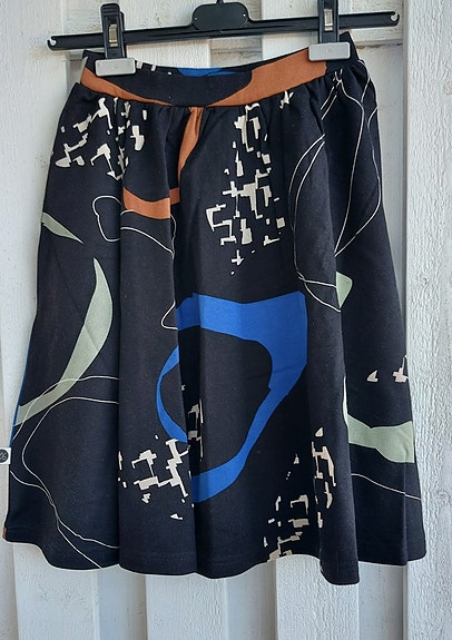 Mainio uusi Sisu- hame koko L/Xl