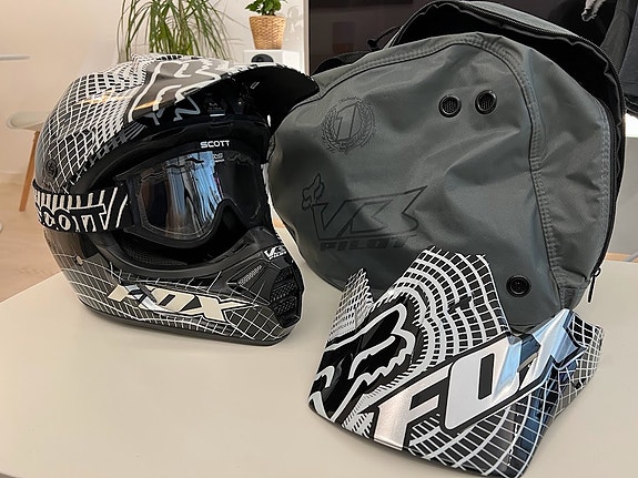 Fox V3 Pilot kypärä (M)