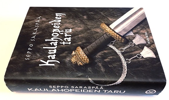 Seppo Saraspää: Kaulahopeiden taru