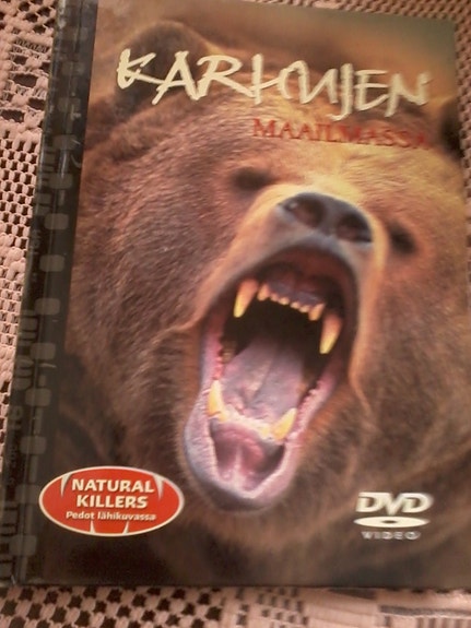 Karhujen maailmassa (dvd + vihkokirjanen)