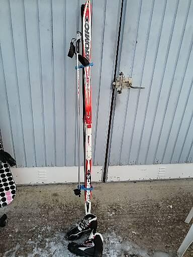 Perinteisen sukset 160cm, sauvat 120cm, monot 35
