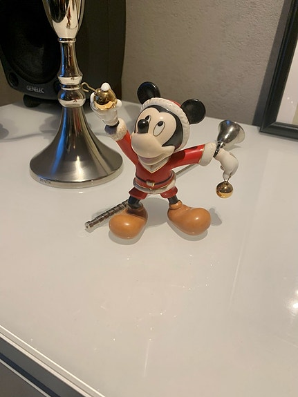 Apilanlehti Disney figuureja