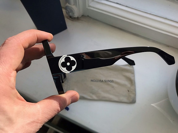 Louis Vuitton Z1445W aurinkolasit musta