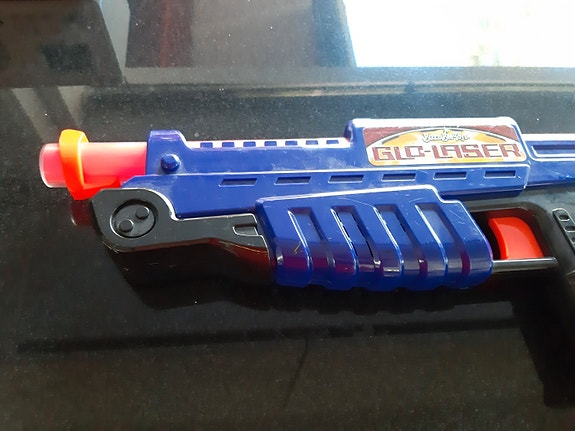 Leikkiase laser ääni ja valo