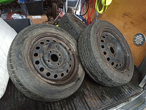 15" kesärenkaat Nissan Almera peltivanteilla