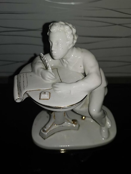 Pushkin Lomonosovin figuuri
