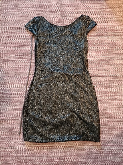 Selästä avoin istuva minimekko XS