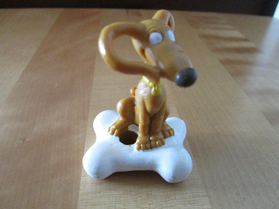 Spike koira figuuri kynäteline